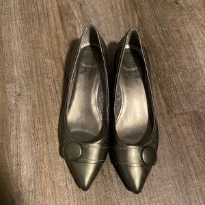Anne Klein gray metallic low heeled pumps